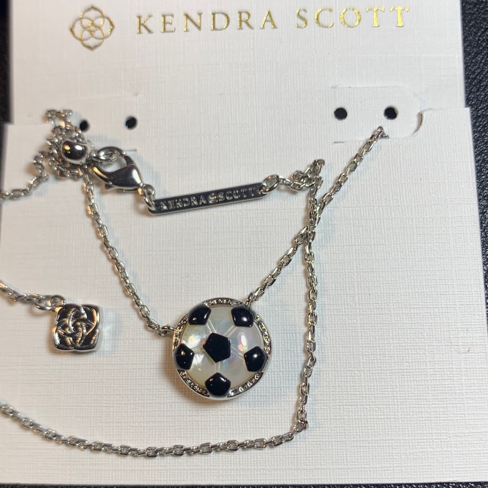 Kendra Scott SILVER mother of pearl Soccer reversible Necklace - Picture 3 of 4